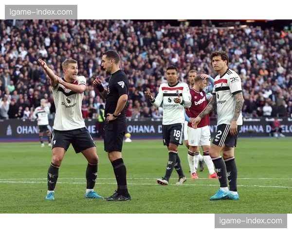 纪律公告:一名英超边卫因在社交媒体发布不当言论,被英足总调查。 纪律公告:一名英超边卫因在社交媒体发布不当言论,被英足总调查。